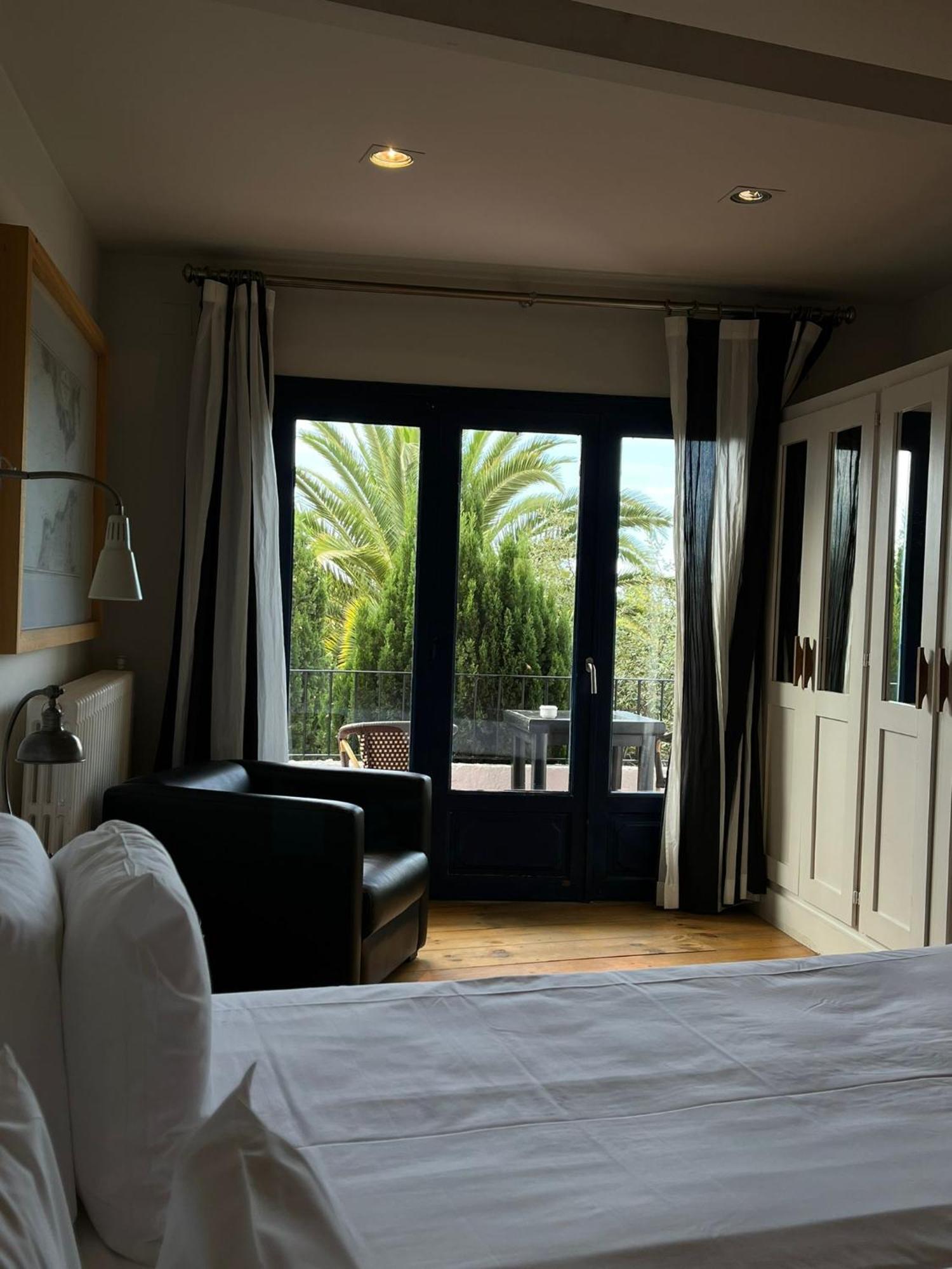 Hotel Trias Palamos Exterior photo