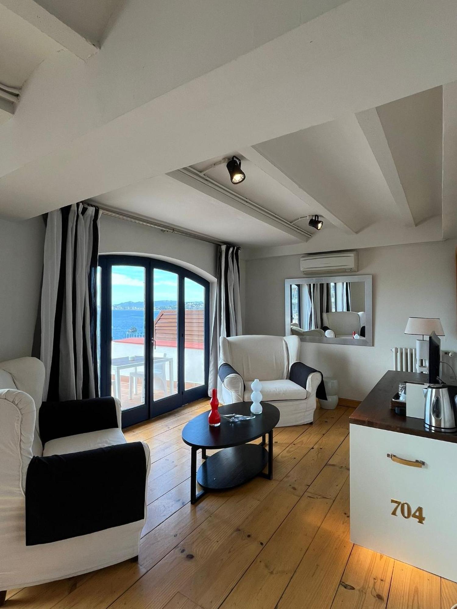 Hotel Trias Palamos Exterior photo